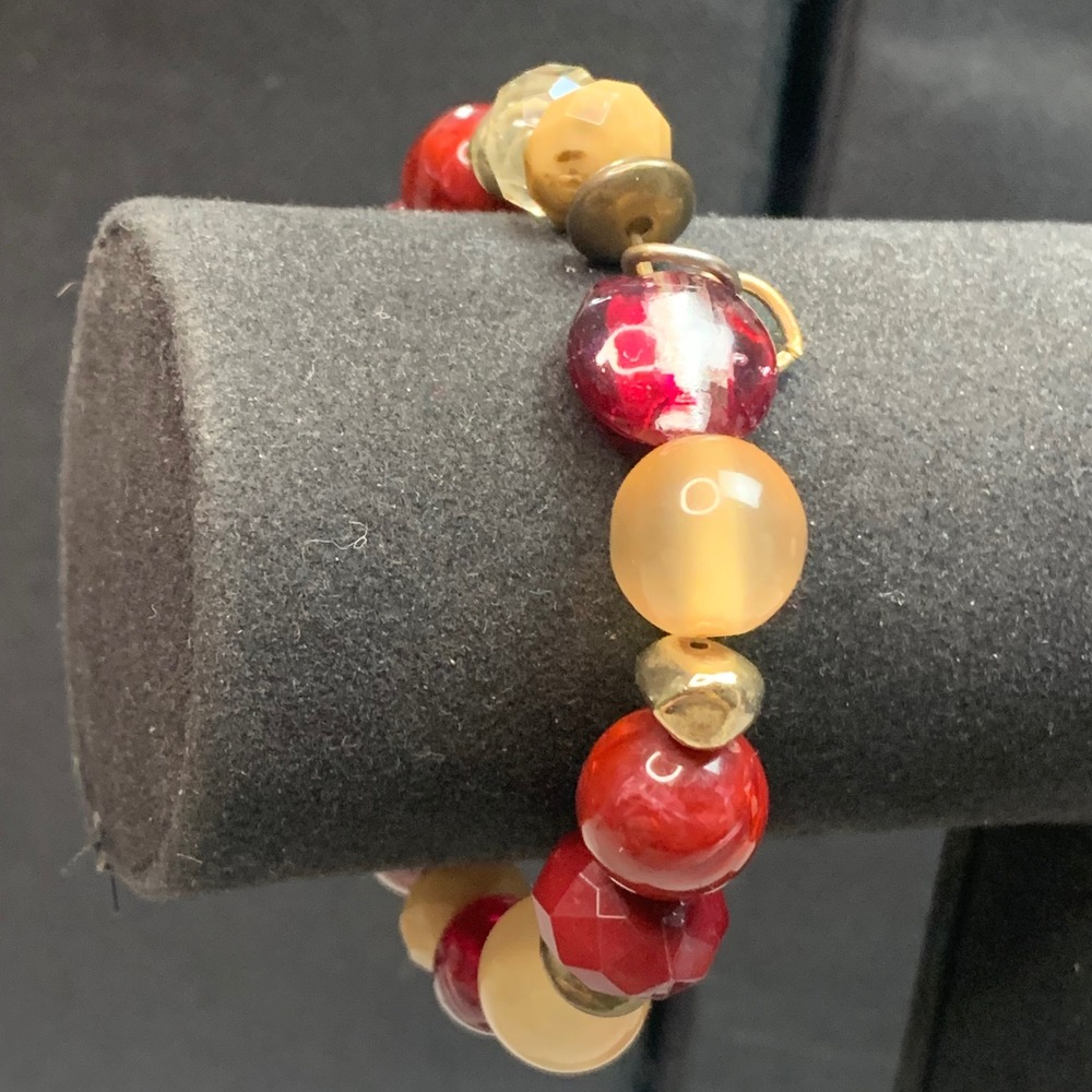 Red Amber Gold Tone Multi Shape Beaded Stretch Bracelet 7 Inch 5344